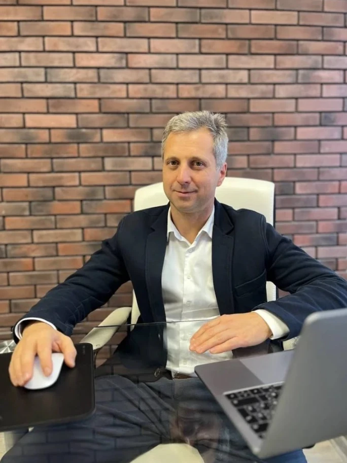 Антон Моргунов